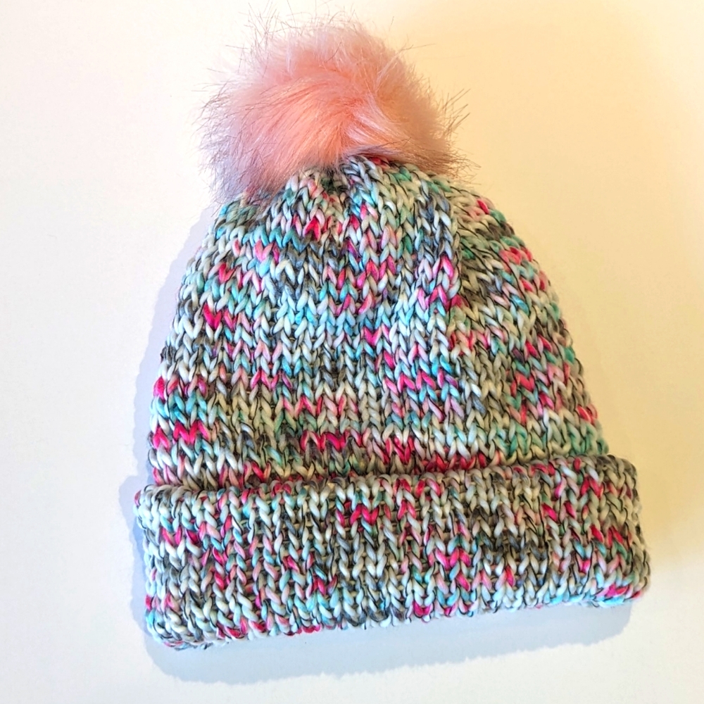 🎉🌟 Kids knit toque with faux fur pom pom
